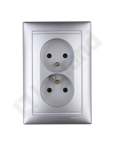 VALENA Gniazdo podwójne z/u 16A IP20 aluminium 770277