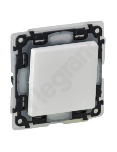 VALENA LIFE Łącznik jednobiegunowy IP44 biały 752151